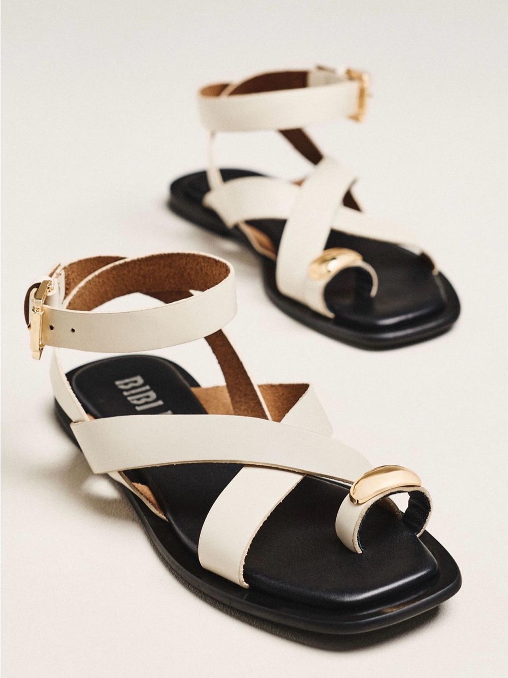 Bibi Lou Vaz Toe-Loop Sandals